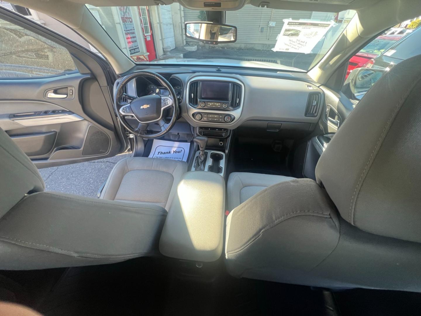 2015 SILVER /Gray Chevrolet Colorado LT CREW CAB 4WD Short Box (1GCGTBE36F1) with an 3.6L V6 DOHC 24V GAS engine, 6 SPEED AUTOMATIC transmission, located at 1018 Brunswick Ave, Trenton, NJ, 08638, (609) 989-0900, 40.240086, -74.748085 - Photo#19